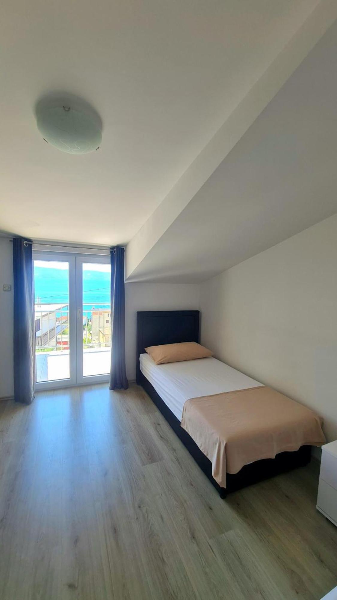 Apartment Ante Dugi Rat Exterior photo